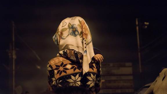 說明: Macintosh HD:Users:chendong:Desktop:張乾琦 工作坊:工作坊:官方作品:中文圖說:AZMA:8. 張乾琦，“AZMA”視頻截圖，2017 .jpg