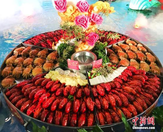 小龍蝦橫行德國(guó)柏林 政府鼓勵(lì)吃貨們大快朵頤！